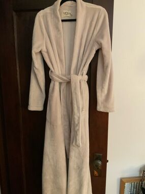 UGG Cream Plush Robe with Black Trim